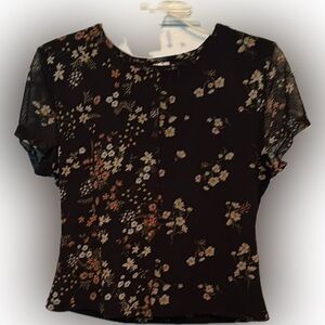 NWT No Boundaries Black Floral Fitted Short Sleeve Pullover Top